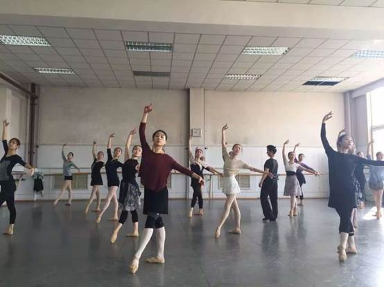 体舞研究生专业课走出教室,贴近艺术实践